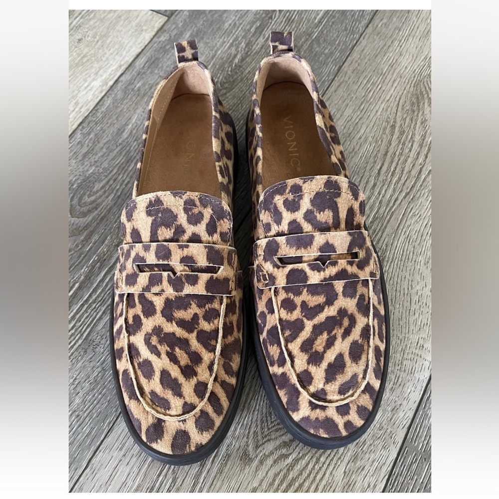 Sold!NWOB Vionic Uptown Tan Leather Suede Leopard Print 360 Flex Loafers Size 10 - Picture 8 of 12